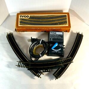 HO Scale Train Track Layout with Power Transformer Makes a 36” circle.